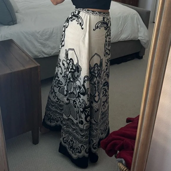 Flying Tomato Elegant Black and Cream Maxi Skirt - Picture 2 of 4